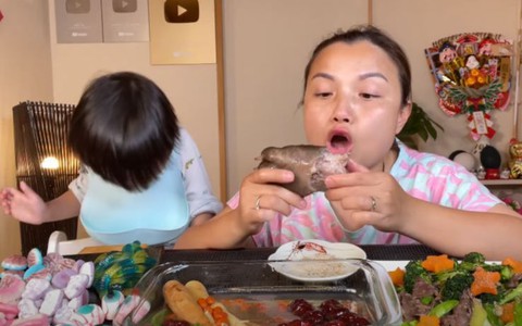 Hôm qua ăn chân gấu, nay xơi cá mập: Quỳnh Trần JP 'chơi trội' quá!