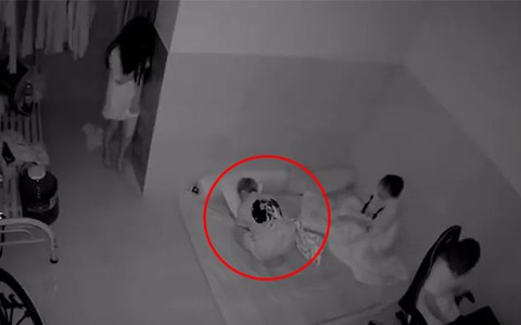 Hai cô gái song kiếm hợp bích dọa ma đứa bạn thân