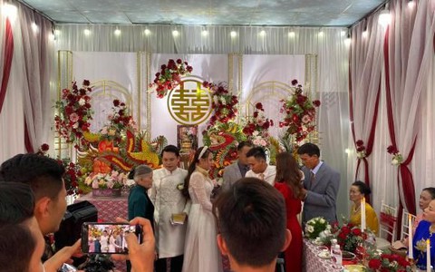 Vì COVID-19, Hồ Bích Trâm chia giờ mời khách trong đám cưới ở quê