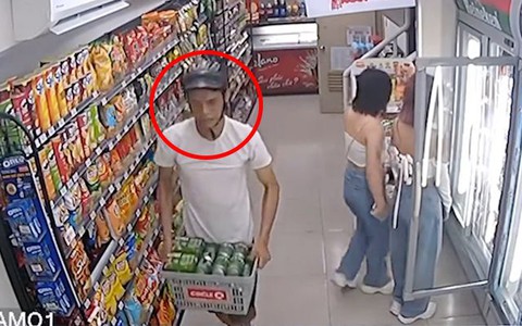 Thanh niên giữa đêm vào cửa hàng tiện lợi cướp hàng chục lon bia