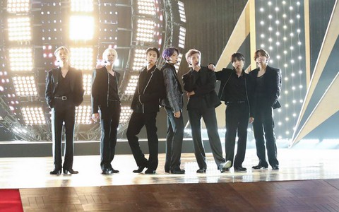 BTS 'ẵm' trọn bốn giải thưởng tại Billboard Music Awards