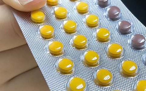 Uống thuốc ngừa thai để trị mụn, nở ngực... đừng đùa với hormone!