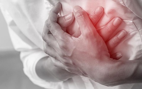 Chồng nhồi máu cơ tim vì vợ chi tiêu không tiết kiệm