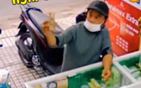 Video hot nhất tuần qua: Khách nổi đóa vì không lừa được tiền thối