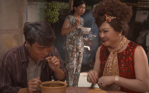 Đại Nghĩa giả gái tán tỉnh Võ Tấn Phát, đòi mua tặng vựa ve chai