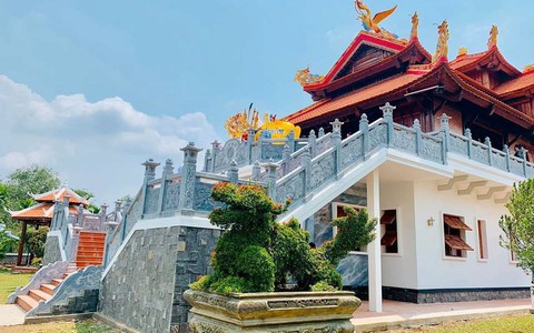 Đền thờ Tổ của Hoài Linh bị đổi tên thành Trung tâm từ thiện 14 tỉ?