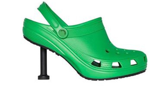 Ảnh vui 10/6: Giày cao gót phiên bản nhựa trị giá 20 triệu một đôi