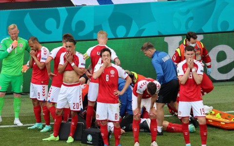 Toàn đội Đan Mạch đi gặp bác sĩ sau sự cố của Eriksen