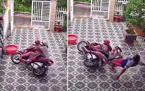 Nền sân 'ma ám' làm cả nhà bị trượt té