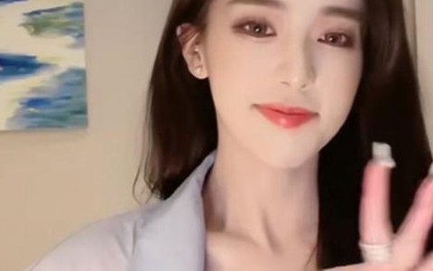 'Đệ nhất mỹ nữ TikTok' lộ mặt mộc nợ đàn ông ngàn lời xin lỗi