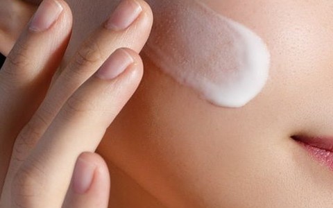Kem chống nắng kiêm chống ánh sáng xanh, chống được không?