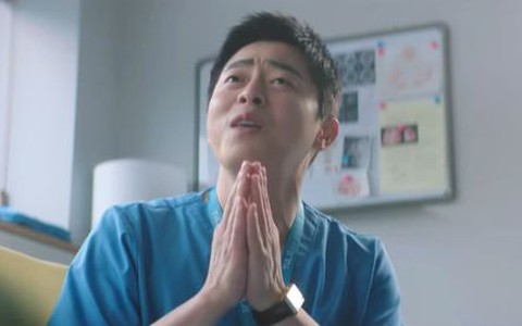 Từ 'Hospital Playlist 2', hãy gọi Jo Jung Suk là danh hài đi thôi!