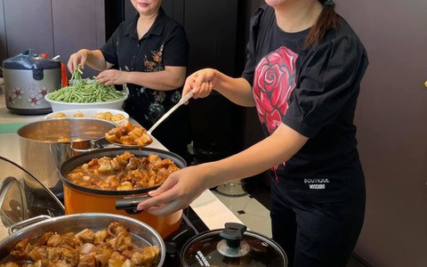 Sao Việt ở nhà mùa dịch: Lam Trường sáng tạo tóc Songoku cực hài