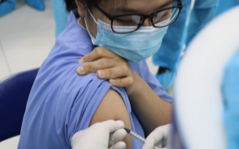 7-10 ngày sau tiêm vaccine mới có phản ứng phụ, muộn thì đáng lo?
