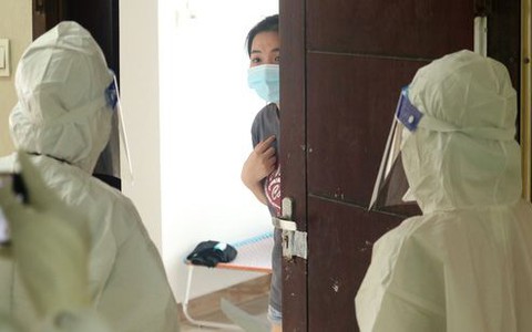 F0 điều trị tại nhà, hàng xóm có cần đóng cửa nhà, đeo khẩu trang?