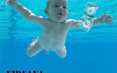 Nhóm nhạc Rock huyền thoại bị kiện vì bìa Album mang tính ấu dâm