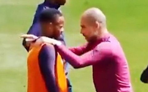 Pep Guardiola dạy Sterling cách quan sát chạy chỗ ghi bàn