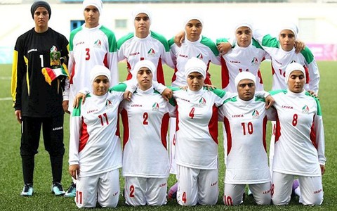 Sự thật vụ 8 cầu thủ nam giả gái thi đấu của bóng đá Iran