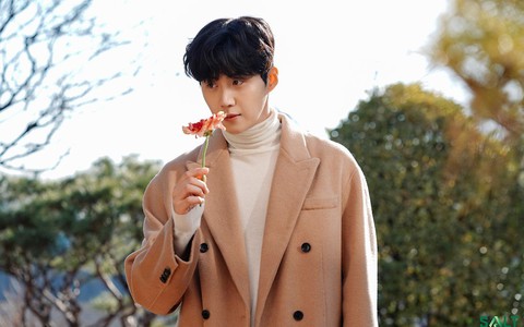 Kim Seon Ho dừng hoạt động 1 năm sau scandal với bạn gái cũ