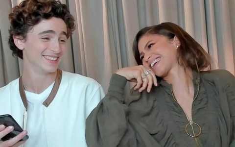 Cười ngất với loạt ảnh chế biểu cảm Timotheé Chalamet và Zendaya
