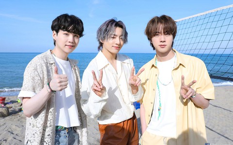 Fan sốc nặng vì lịch biểu diễn cuối năm dày đặc của BTS