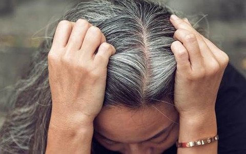 2 bài thuốc dễ làm, chữa tóc rụng, tóc bạc sớm