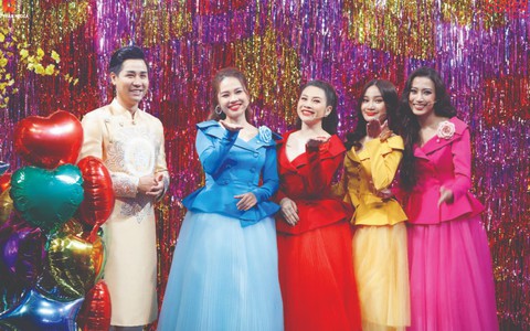 Rộn ràng không khí chào năm mới trong gala xuân'Sắc màu thời gian'
