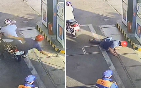 Người đàn ông ngã ngửa ra sau xe máy vì ngồi không vững
