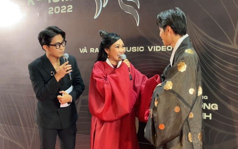 Phương Thanh hài hước kể ‘hậu trường khó nói’ khi quay MV