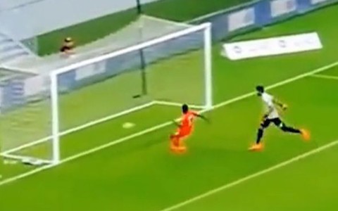 Khi các thủ môn trở thành diễn viên hài trên sân cỏ