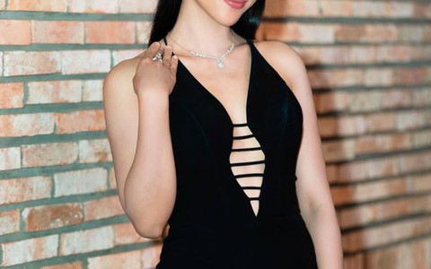 Á hậu Hoàng Oanh phản ứng khi bị chê tay xấu
