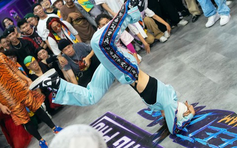 Street dance Vietnam: Chi Pu với cú ke đầu đi vào lịch sử