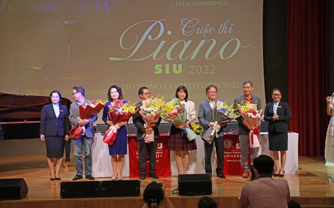 Eun Young Joo ngồi 'ghế nóng' SIU Piano Competition 2022