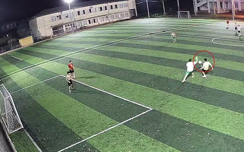 Chàng trai xử lý bóng kỹ thuật như Messi biến thủ môn thành trò hề