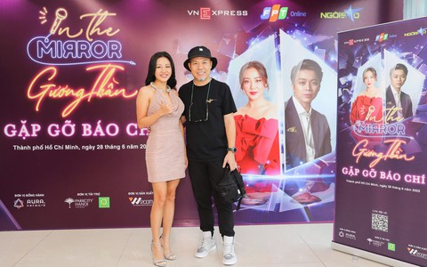Văn Mai Hương 'chơi' luôn bolero tại In the mirror