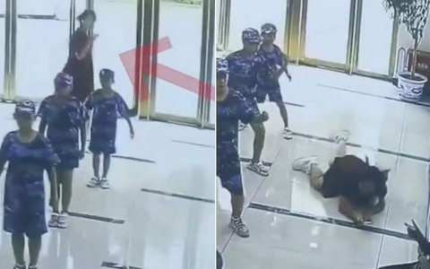 Cô gái dán mắt vào điện thoại bị võ sĩ nhí vô tình đốn ngã
