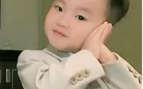 Ảnh vui sao Việt 5/7: Con trai diện vest ‘hộ tống’ Hòa Minzy đi làm