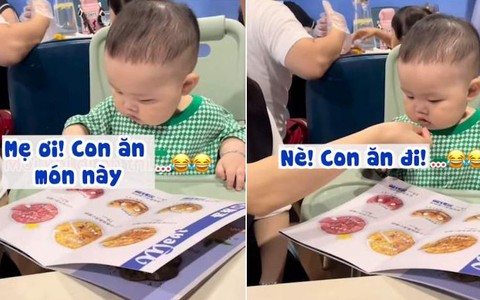 Bé trai chọn món trong menu và được mẹ cho ăn không khí