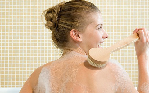 Bảy mẹo giúp bạn thoát khỏi nỗi ám ảnh mụn vùng lưng