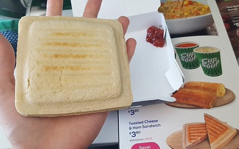 Có bao giờ bạn gặp những món ăn khó nuốt trên máy bay?