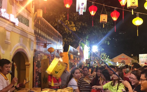 Trung thu không cần tới Hội An cũng có phố lồng đèn