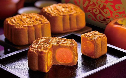 Ăn bánh Trung Thu, nhớ ý nghĩa gia đình no ấm, sum vầy
