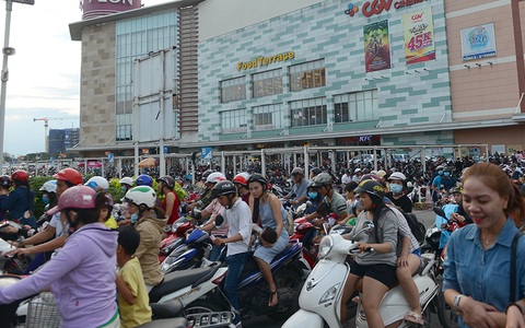 Hết thời trung tâm thương mại kiểu cũ?