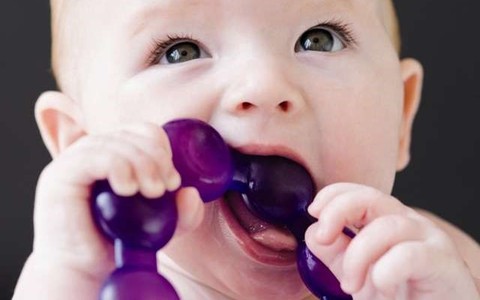 Dấu hiệu của trẻ sắp mọc răng
