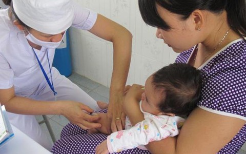 Nhiều trẻ chưa tiêm phòng sởi, Hà Nội lo dịch bùng phát
