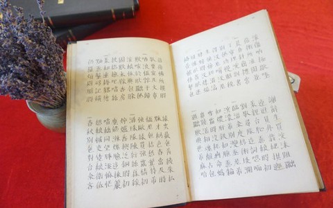 Gặp lại những cuốn sách quý xuất bản từ trước năm 1945