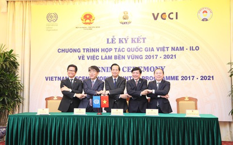 Ký kết Chương trình hợp tác quốc gia về việc làm bền vững.