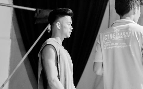 Trọng Hiếu khoe thân hình rắn rỏi trong MV '1 lần'
