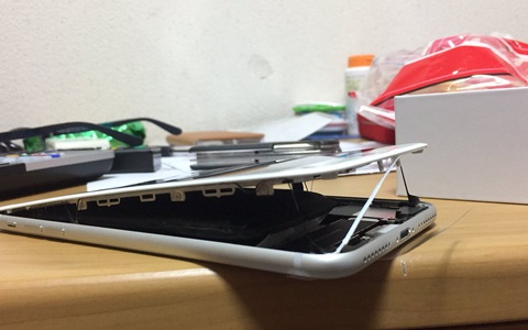 Apple xác nhận đang điều tra hai sự cố nổ pin với iPhone 8 Plus