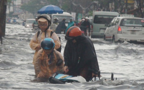 ‘Hai con còn không nuôi nổi nói gì đến ba con’